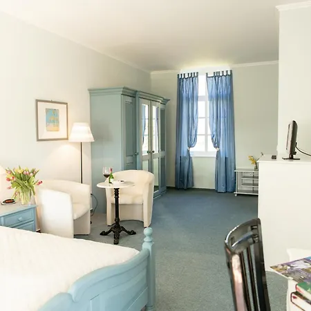 Hotel-Garni Gut Tribbevitz Neuenkirchen auf Rugen Buitenkant foto