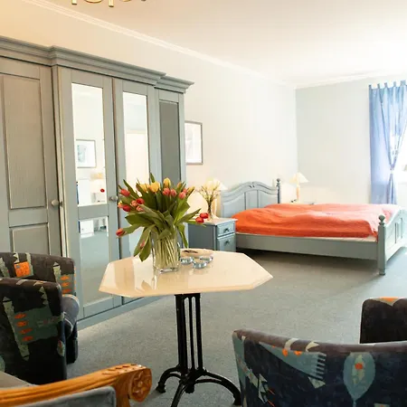 Hotel-Garni Gut Tribbevitz Neuenkirchen auf Rugen Buitenkant foto